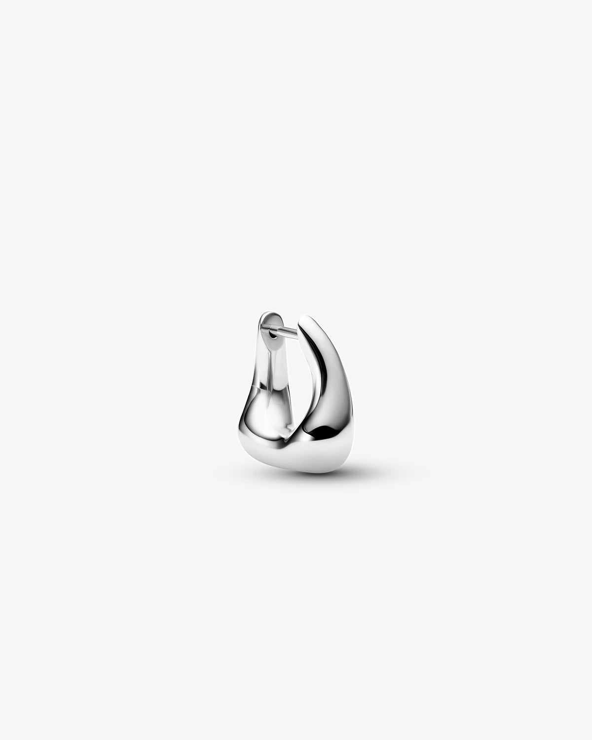 Maria Black Satchel Bend Huggie Single Earring in 925 sterling silver, angled view