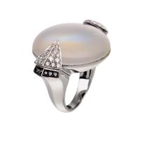 Pierścień Tribal Deco, 18kt białe złoto, macica perłowa, białe i czarne diamenty (0.92ct), 5950 GBP / 28560 PLN