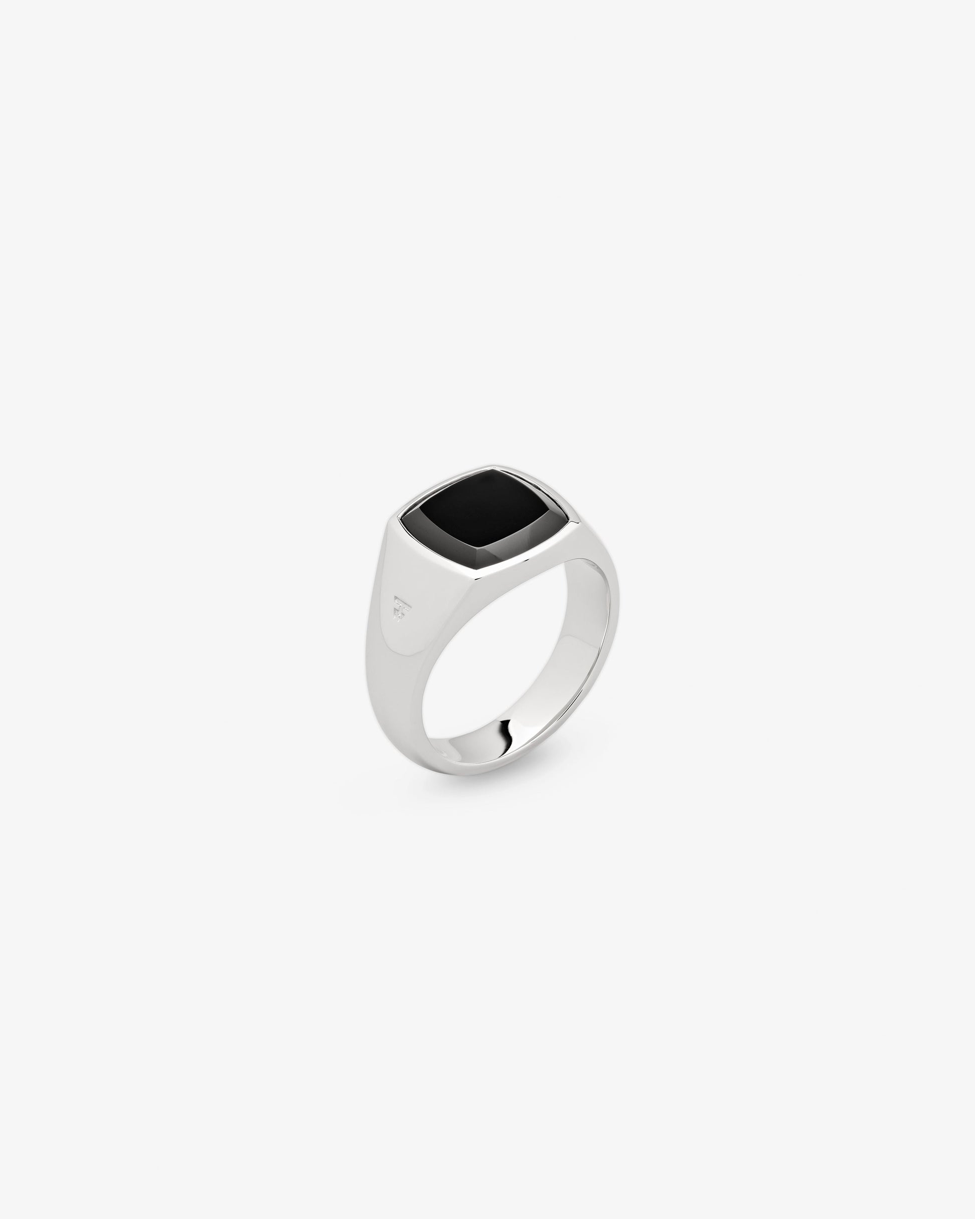 Tom Wood Kay Ring Polished Onyx