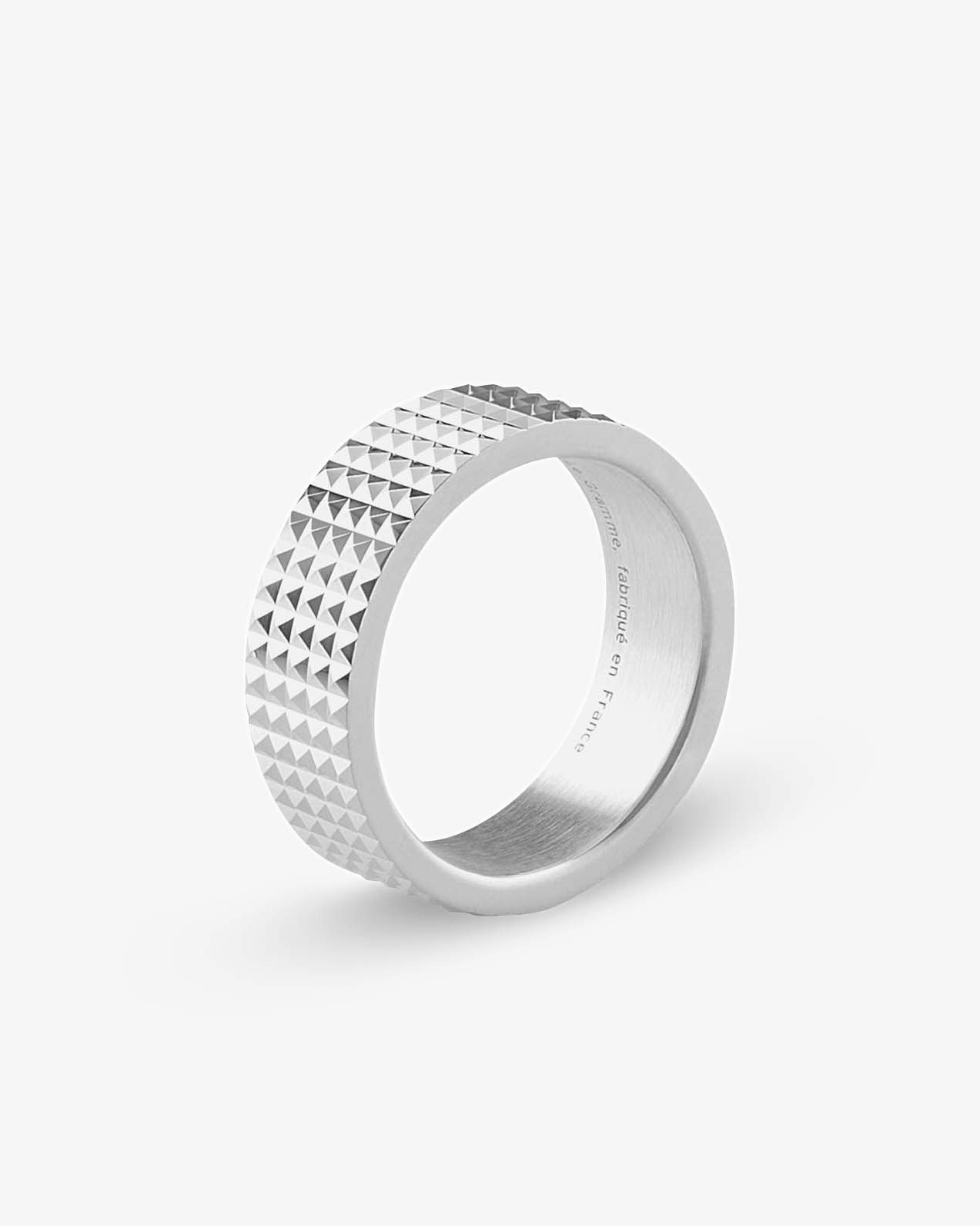 Le gramme 9g pyramid guilloche polished ribbon ring
