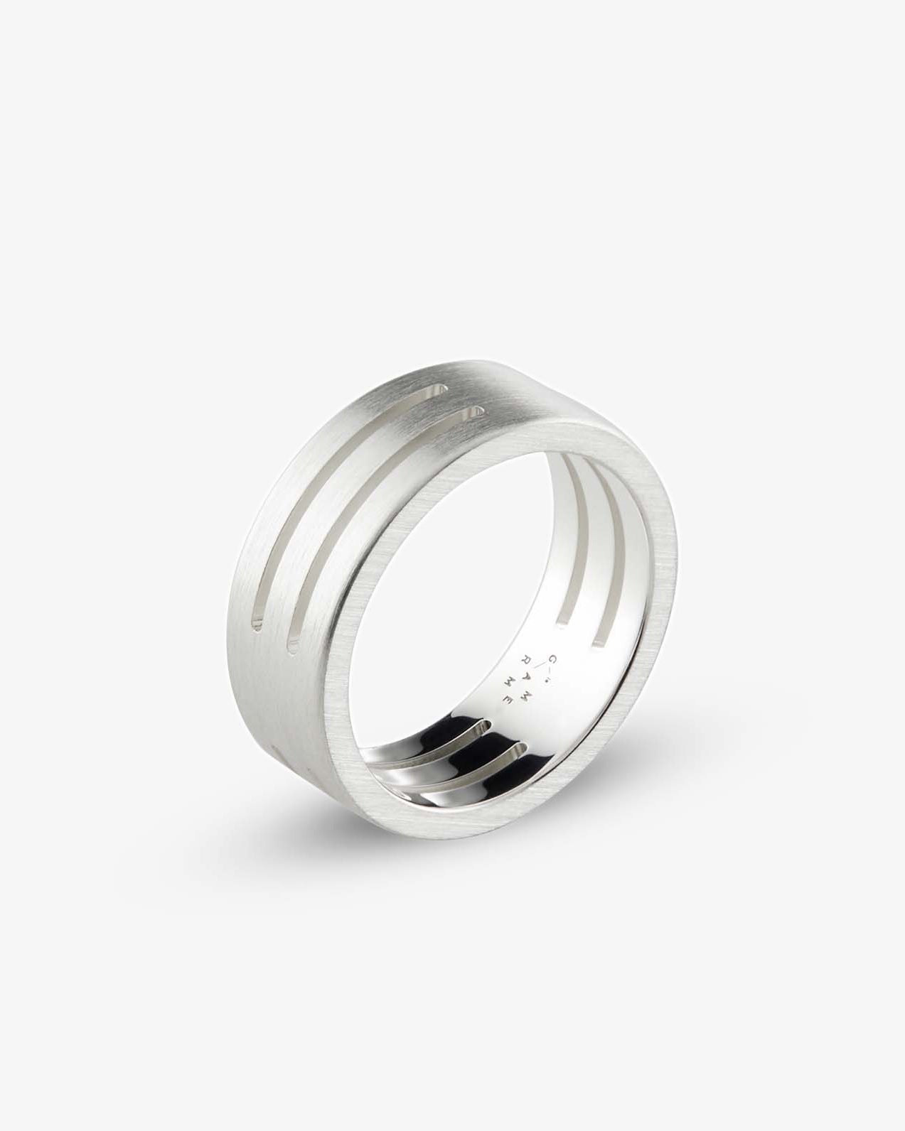 Le gramme 7g polished punched ribbon ring