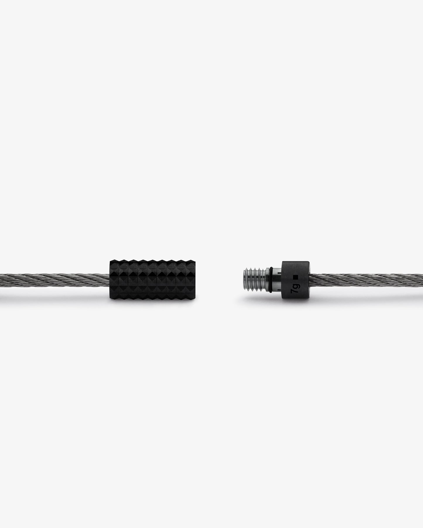 Le gramme 7g brushed black ceramic pyramid guilloche cable bracelet