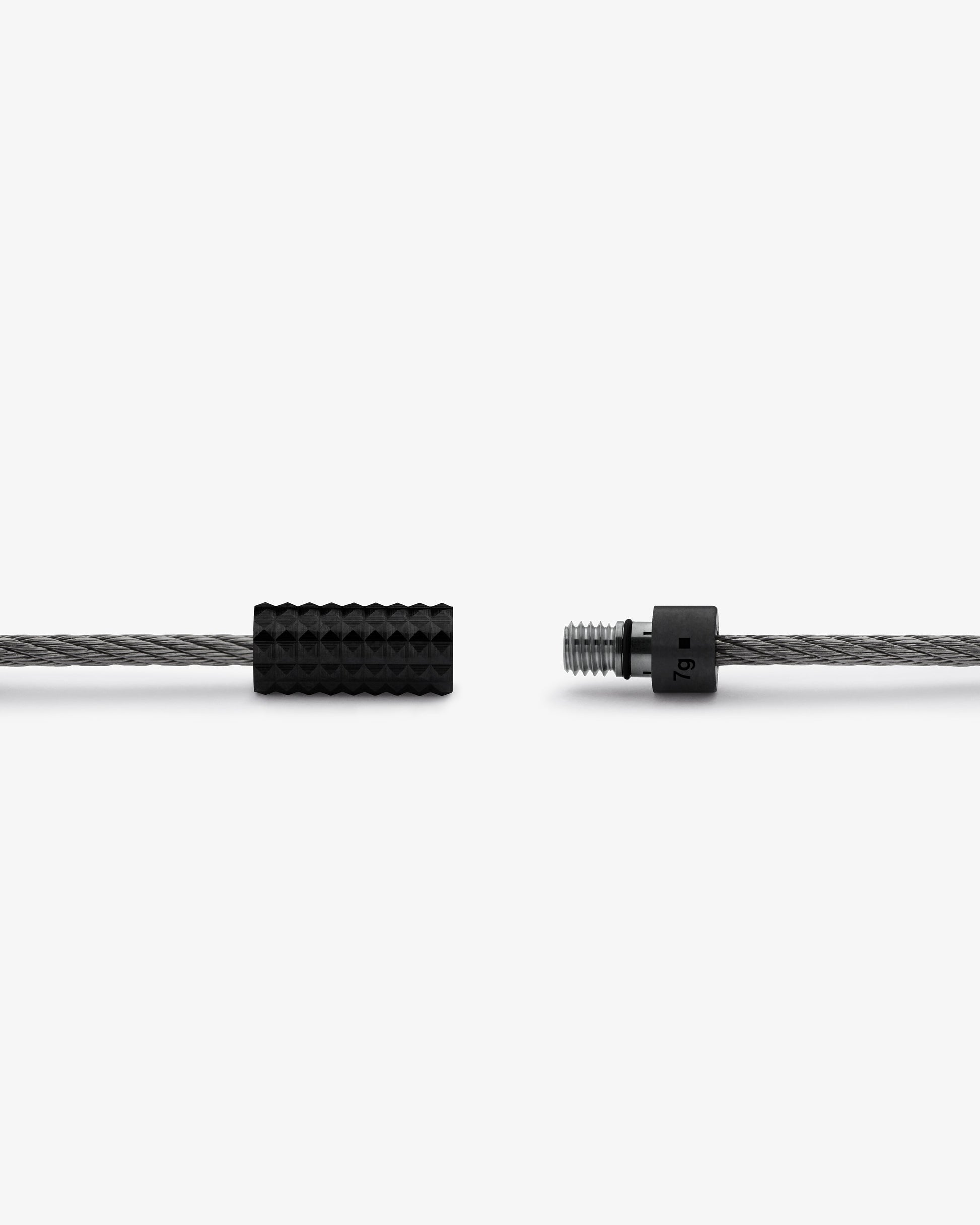 Le gramme 7g brushed black ceramic pyramid guilloche cable bracelet