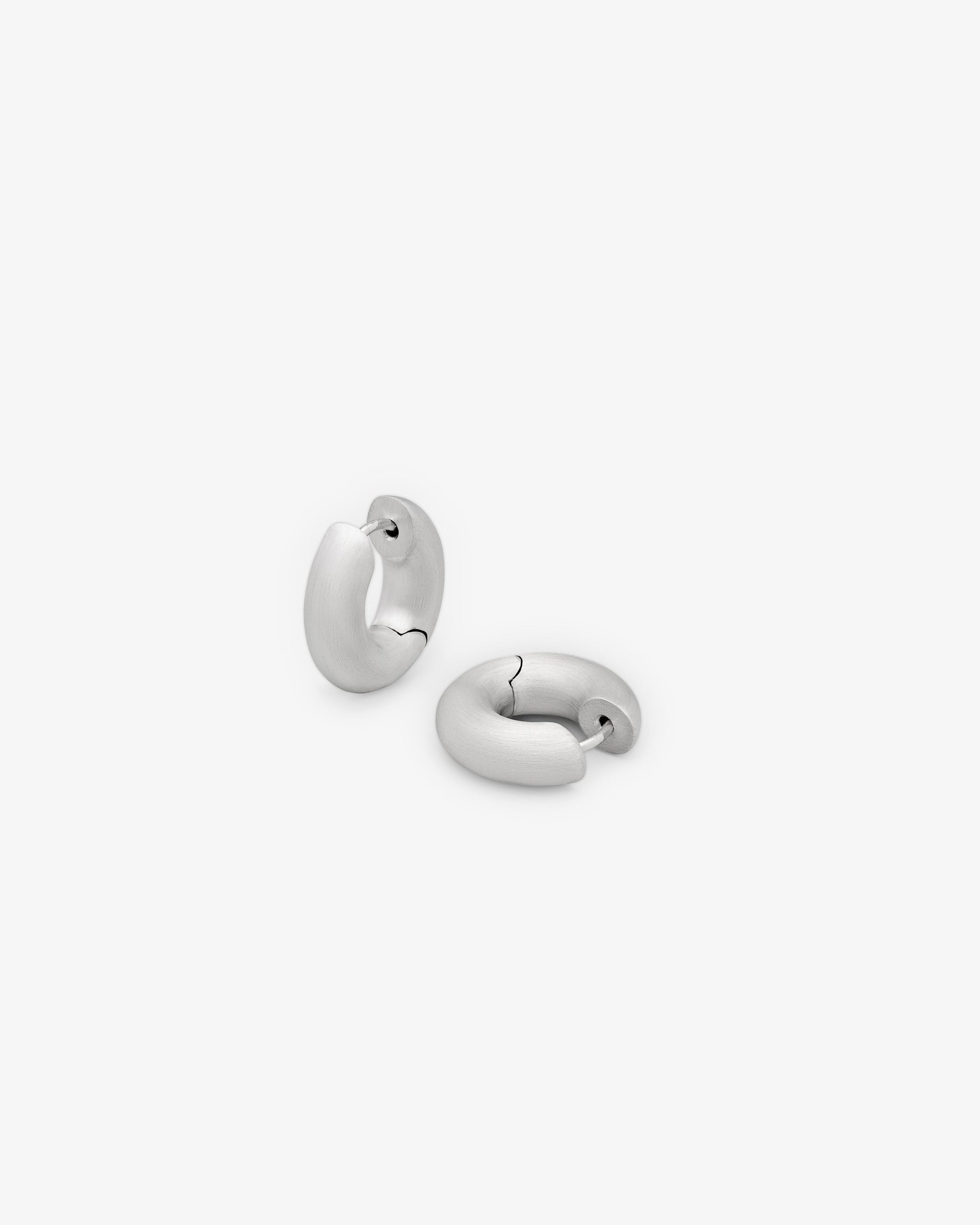 Tom Wood Frame Hoops Satin Small