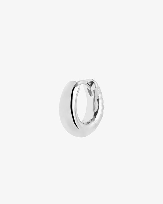 Maria Black Laid Back 7 Huggie Single Earring in silver/rhodium-plated brass