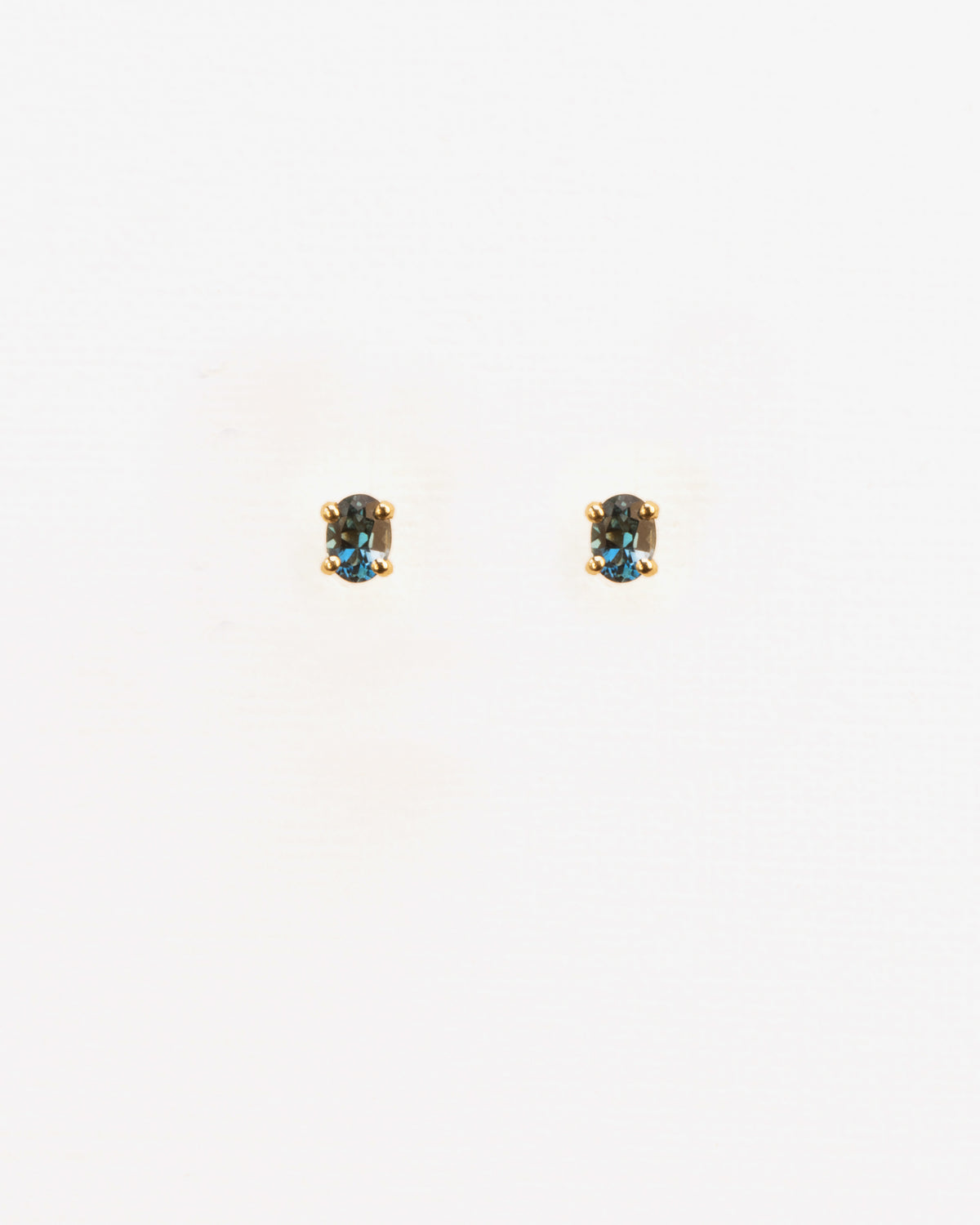 Wouters & Hendrix Gold 18K Gold London Blue Topaz Stud Earrings