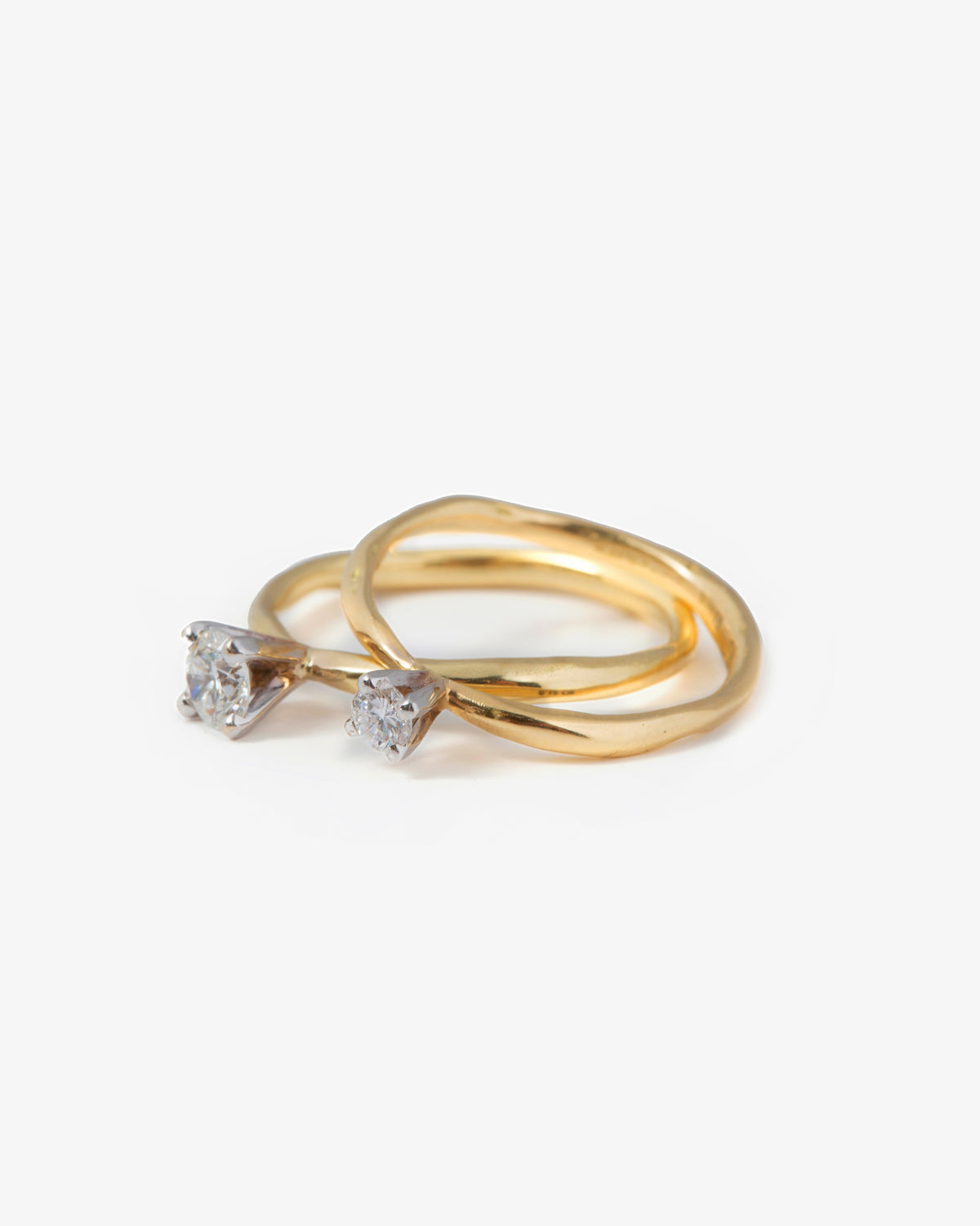 Wouters & Hendrix Gold 18K White and Yellow Gold Toi et Moi Diamond Ring, side view