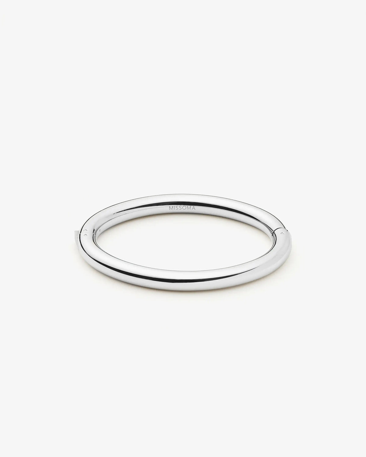 Missoma Chunky Round Hinged Bangle in silver/rhodium-plated metal