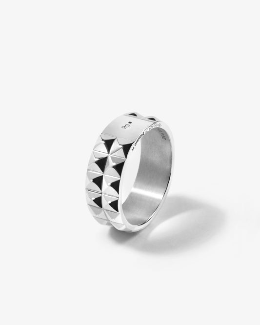 Le gramme 9g buff top pyramid guilloche ribbon ring