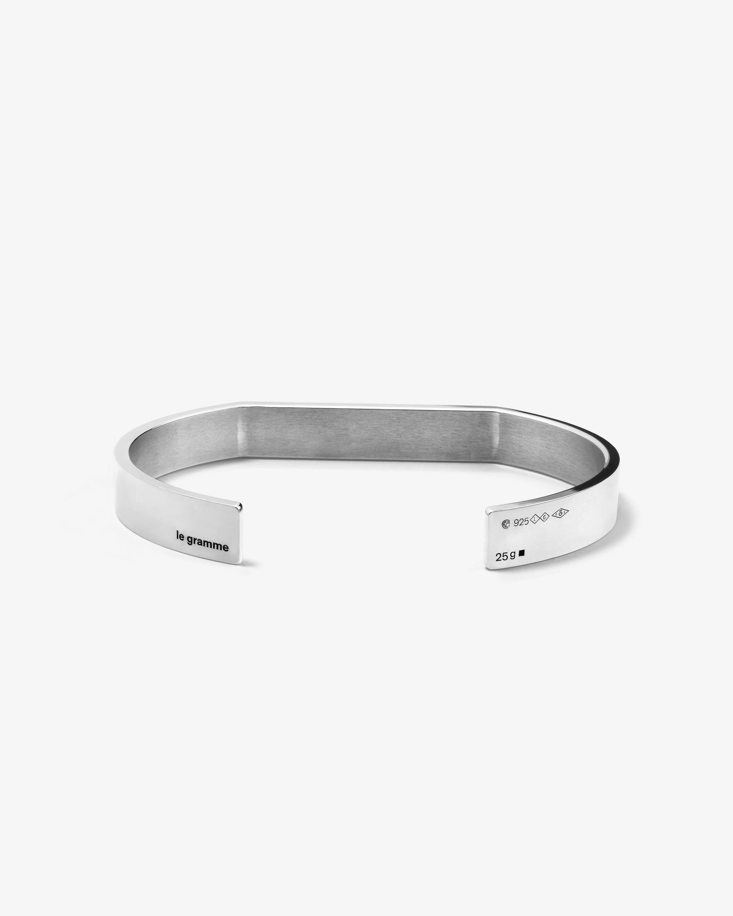 Le gramme 25g buff top pyramid guilloche ribbon bracelet